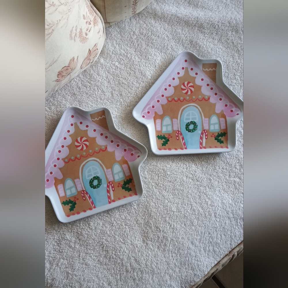 4 Gingerbread House Holiday Plates